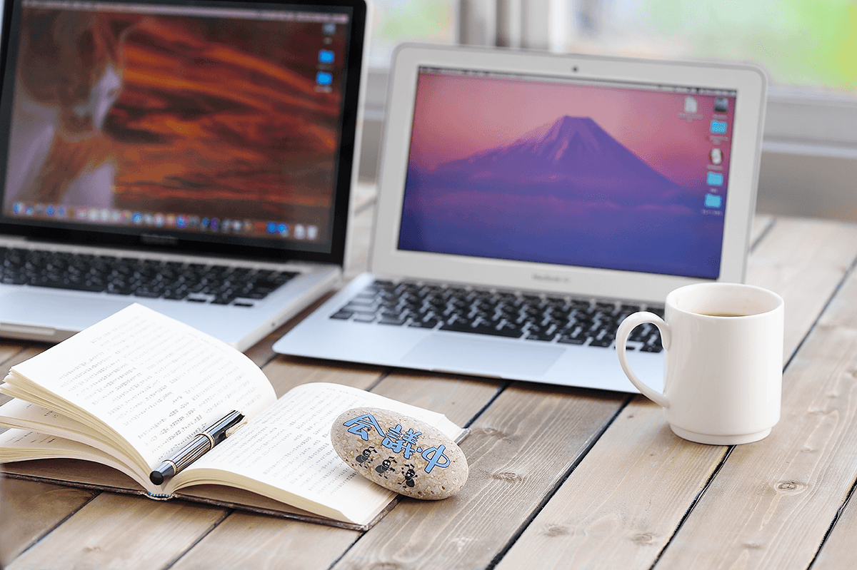 自身の席に置いて