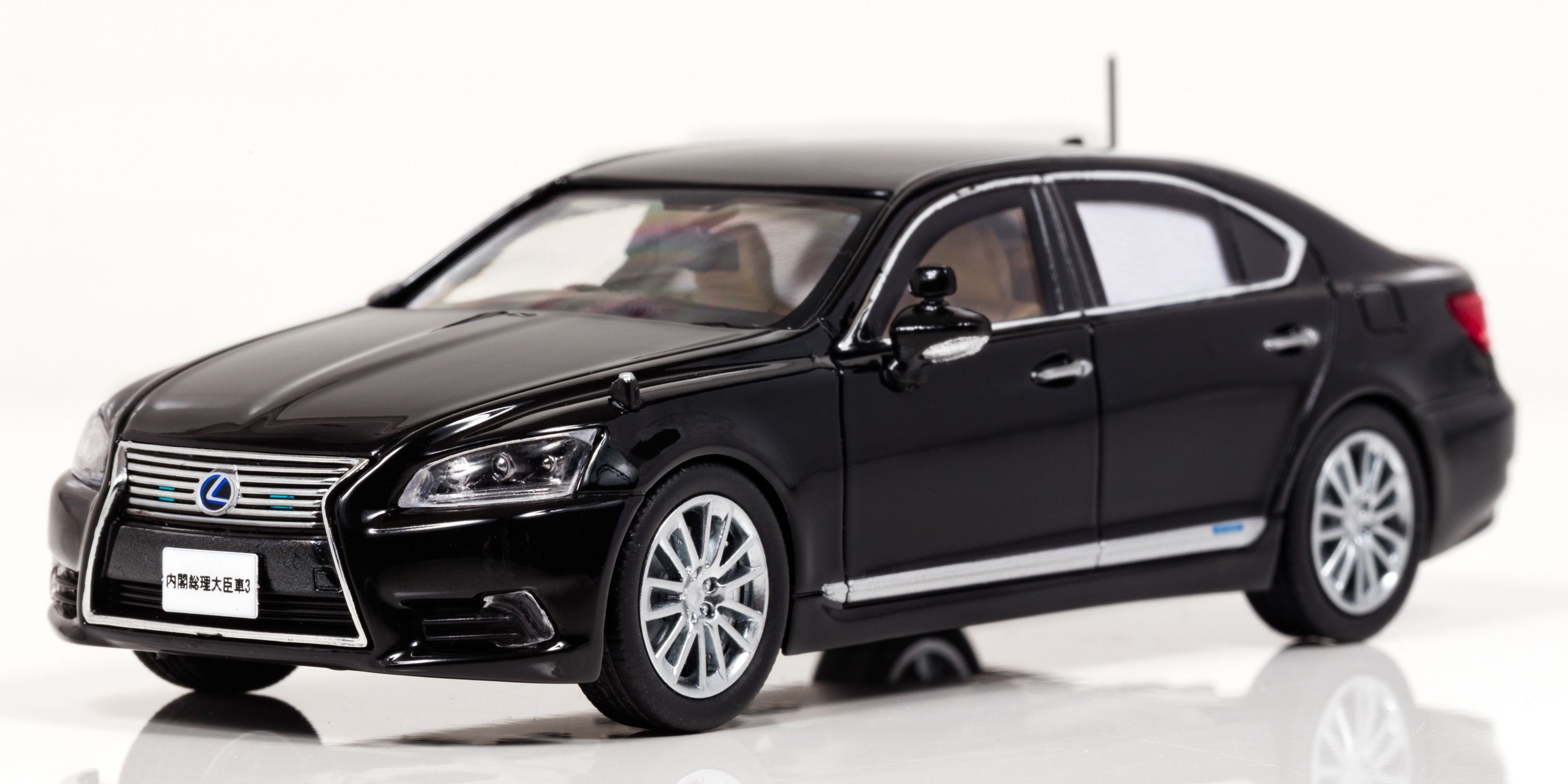 RAI'S 日本国内閣総理大臣専用車2008年　レクサス LS600hL 限定品 総理大臣専用車として運用されているレクサス LSのミニカー登場