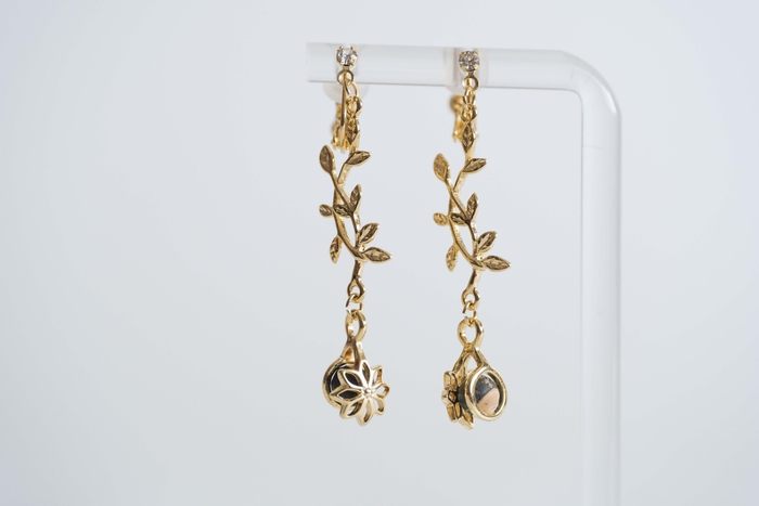 DNAを宿した“タネ”アクセサリー1