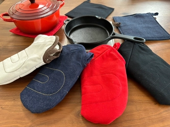 素手感覚で使用できる独自形状のオーブンミトン　 Creema SPRINGSで先行販売開始！ 1960年創業の老舗エプロン屋「東京科学」が開発