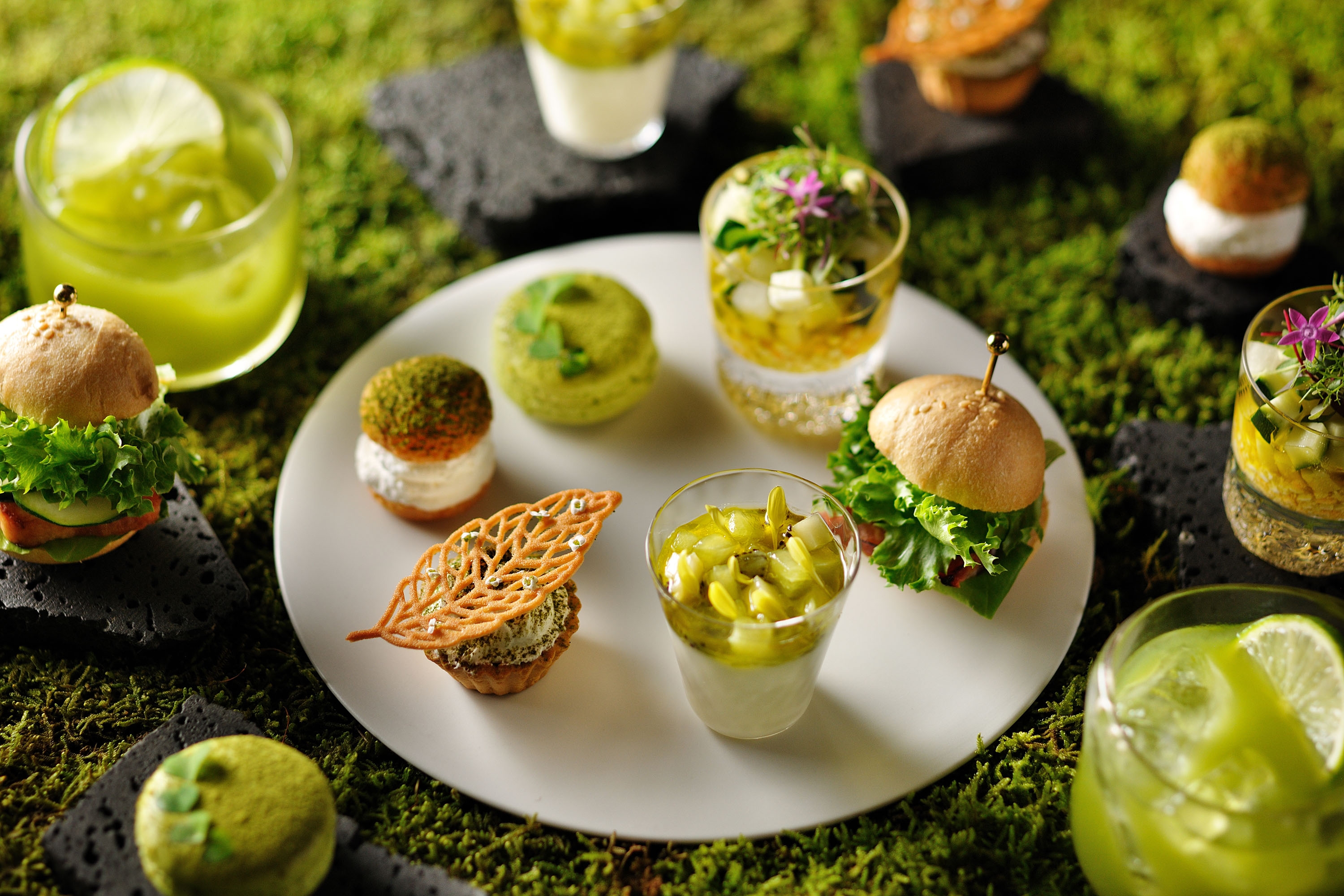 【奥入瀬渓流ホテル】苔スイーツ!?苔をイメージしたフィンガーフードを堪能「苔アフタヌーンティー」新登場~味はもちろん、見た目も楽しい、心が弾むアフタヌーンティー~|期間:2023年6月1日~8月31日