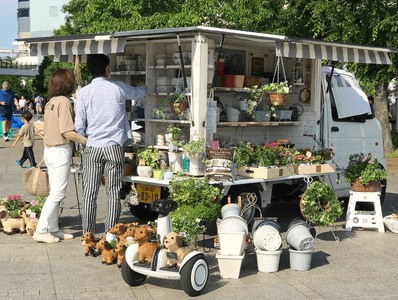 花苗のおしゃれな移動販売車「hamm-ing pot（ハミング ポット）」でお買い物もできます。