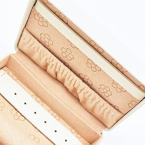 ミッフィーのおしゃれなアクセサリーケース