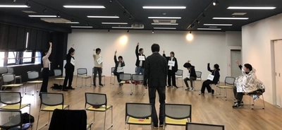 近畿大学客員教授　辰巳琢郎氏による特別授業　「人狼ゲーム」を舞台化した特別授業の成果発表公演を実施