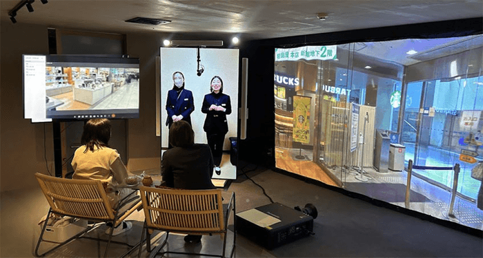 <実際のデジタル技術を活用した接客の様子>