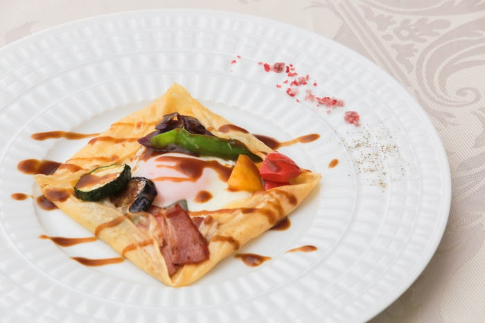 厚切りベーコンと夏野菜の米粉ガレット(オプション)