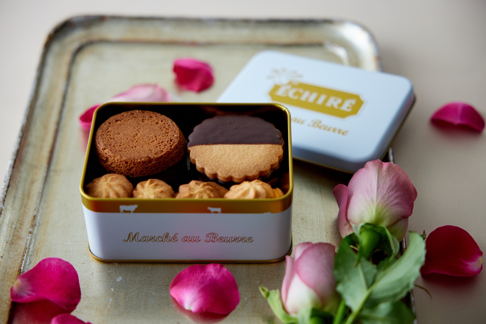 エシレ・マルシェ オ ブール <大阪・梅田> より、 バレンタイン限定缶「サブレ・ショコラ」発売 2026年1月14日(水)~2月14日(土)