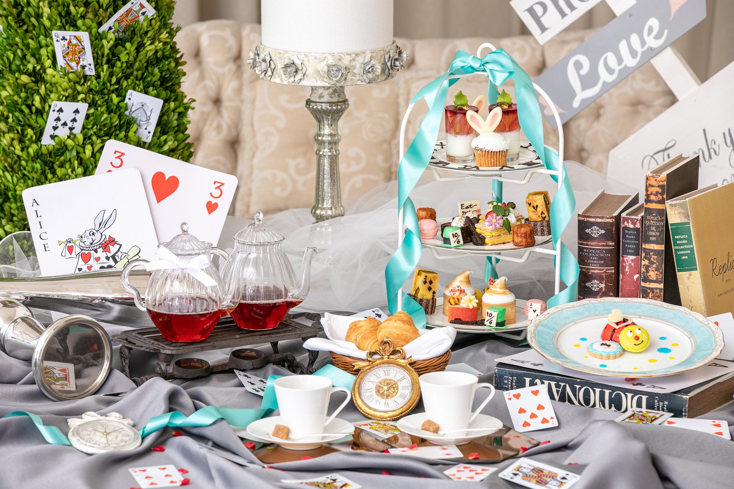 関西・芦屋でペットと一緒にスイーツを楽しめる!『不思議の国のアリス アフタヌーンティー』