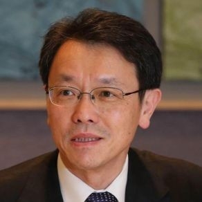 平田　直　氏