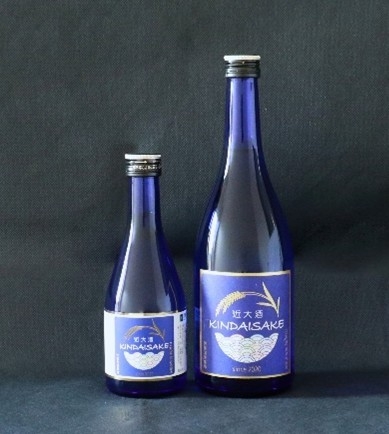 近大酒純米吟醸 300mL(左)、720mL(右)