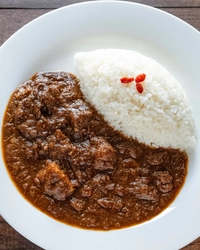 自由が丘【カメラマン店主が手がける牛すじカレー】「カガさんの牛すじカレー」オープン