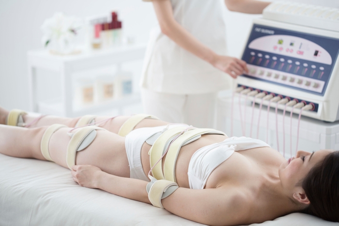 「ファットバーン」特許を取得した機器(特許第4463506号)を使用し、全身のツボと筋肉の28箇所にパットをつけ、ツボを刺激します。横になっているだけで全身運動!