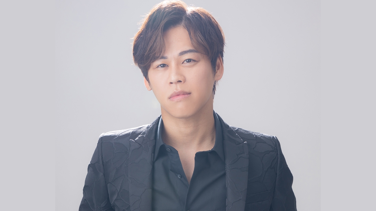 伊達悠太、新曲『土砂降りの雨だから』が自身初のオリコン週間演歌・歌謡シングルランキング1位を獲得! 総合ランキングでも自己最高を記録!