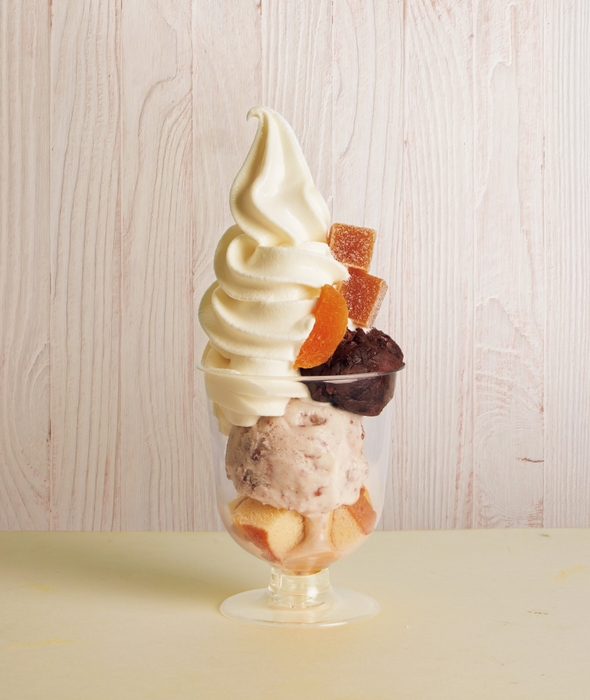 円山牛乳販売店「ミルクとあんこのパフェ」