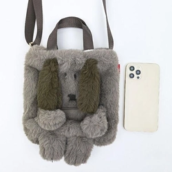 まるでリアルスヌーピーなルートートコラボ新作ショルダーバッグ。ふわふわのファーがきもちいい！