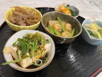 70歳、初めての開店。 日曜日だけ営業する「親子のおばんざい店」が荻窪に誕生