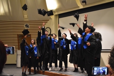 ハット・トスで喜びを共有