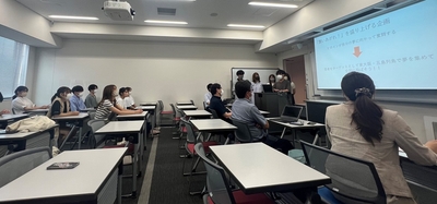 学生が「舞いあがれ！」PRイベント企画をプレゼンテーションする様子