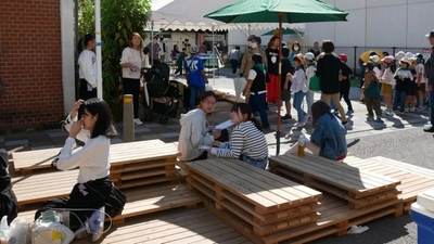 しんいいづか商店街「ぶらり市」　近大生が産学連携事業の一環として商店街を活性化