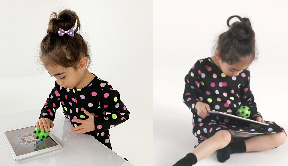 遊び方は2通り!握って転がすと乗せて転がすです。