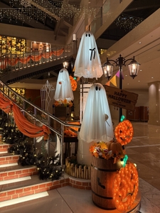 昼と夜で雰囲気の異なるおばけたち