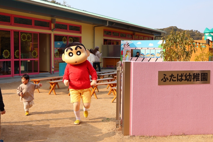 ▲しんちゃんも運動会にやってくる!