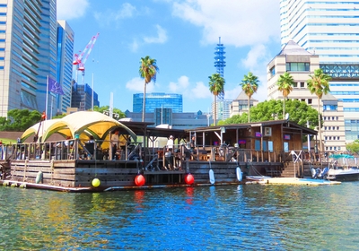 海上レストランで非日常体験を