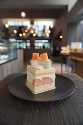 東京都立川市「エミリーフローゲ」に夏の新作ケーキ2種が登場！ 白桃とメロンを使った新商品を8月1日より期間限定販売