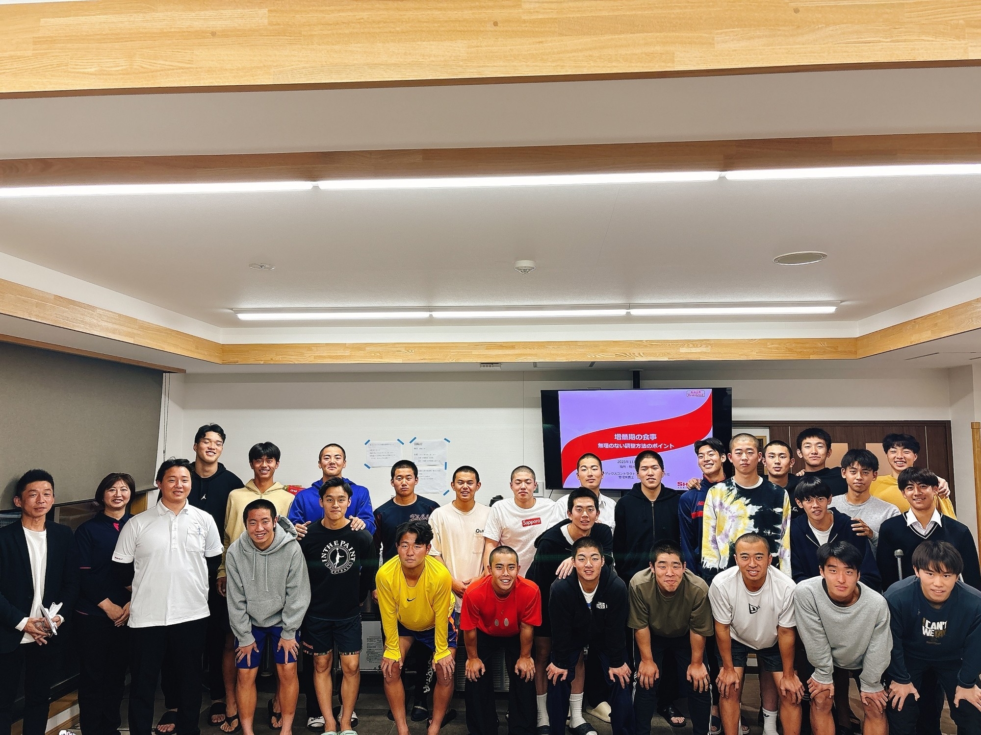 【栄養士会】「ただ食べる」から「勝てる体作り」へ
桐光学園高等学校のジュニアアスリートへ栄養セミナーを開催