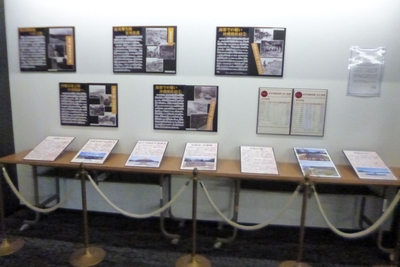 2025年6月に三原市立中央図書館で開催された「平和の企画展～広島から沖縄を考える～」の様子