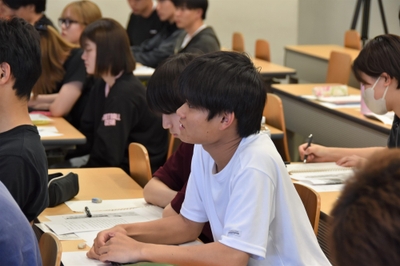 学生からも質問が相次ぎました