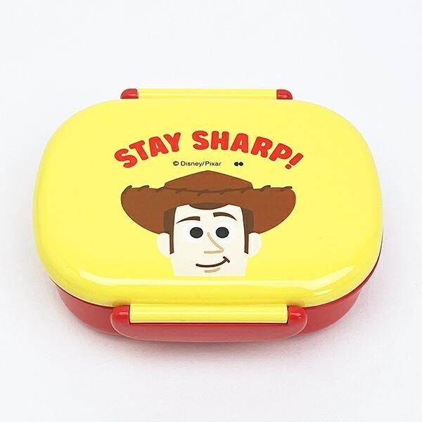 トイストーリーのランチアイテムで元気をチャージ。ポップなビタミンカラーで食欲もそそります。