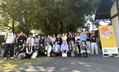 視察した学生たち（名古屋城で）