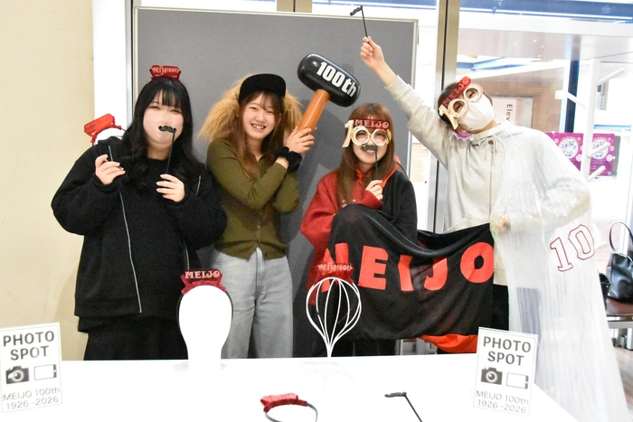 100周年をコスプレでお祝い
