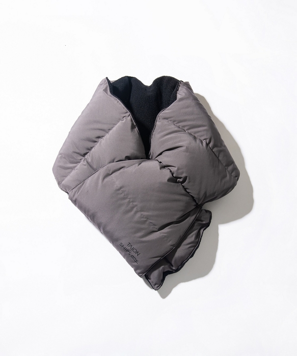 カラー展開:グレー、ブラック、ブラウン、ネイビー