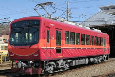 コラボラッピングを掲出する車両