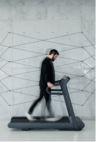 トレッドミルで歩行を計測(男性)