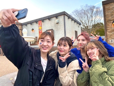 ▲可愛いフェイスシールをつけて大冒険へ！