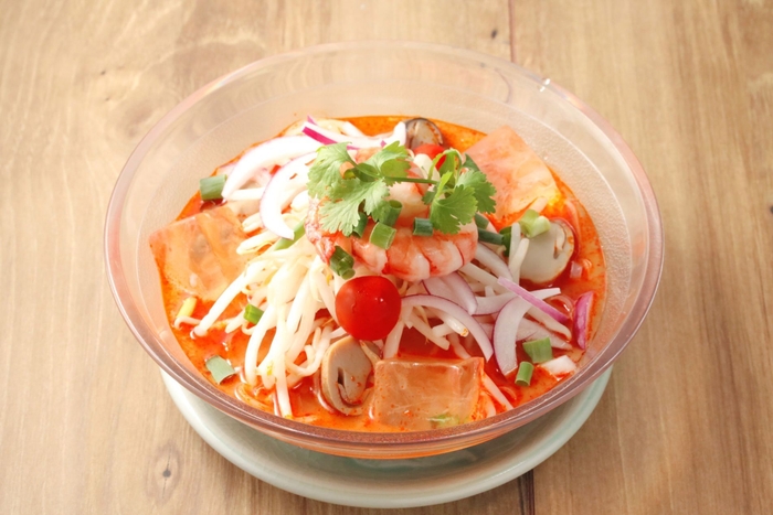 トムヤムイエン ハーブたっぷりトムヤム冷麺