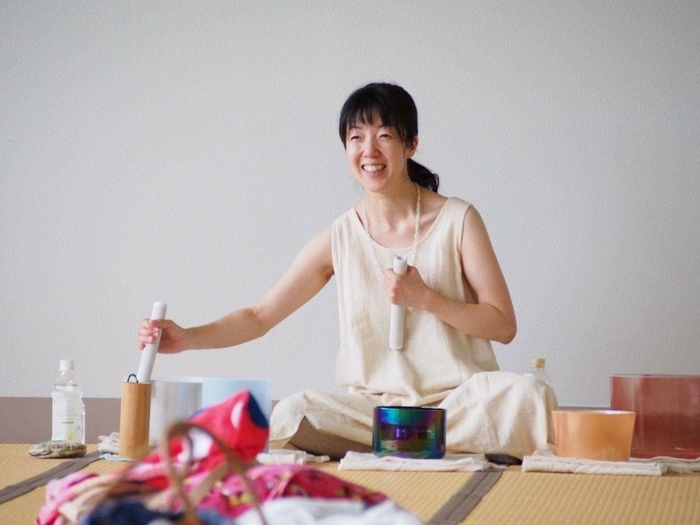 クリスタルボウル奏者:目黒麗さん