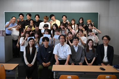 PwiOgmu4pCWZYzDlX62W.jpg?w=940&h=940