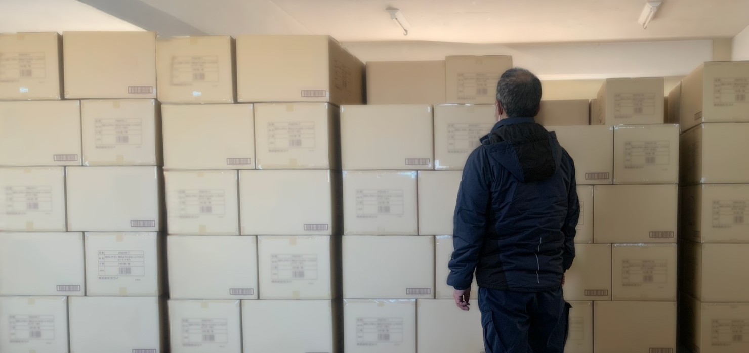 日本初の一般用マスクを製造した白鳩グループのヨコイ、在庫500万枚分の廃棄を中止
廃棄処分する前に「誰かの役に立つ」価値を優先し、全量を実費で提供するプロジェクトを開始