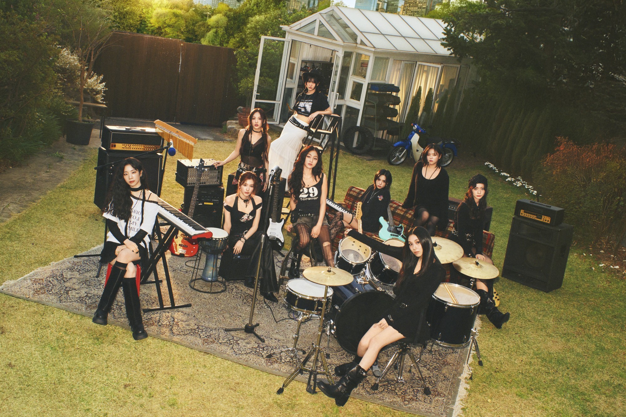 TWICE』 JAPANデビュー9周年記念！ ドットデザインの『TWICE LOVELYS