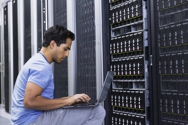 BSI（英国規格協会）、明日のテクノロジーをサポートする、 持続可能なデータセンターに関するレポートを発表