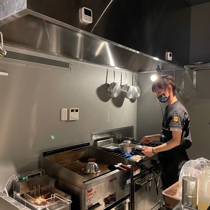 今の味を独学で切り開いた店主の日比野さん