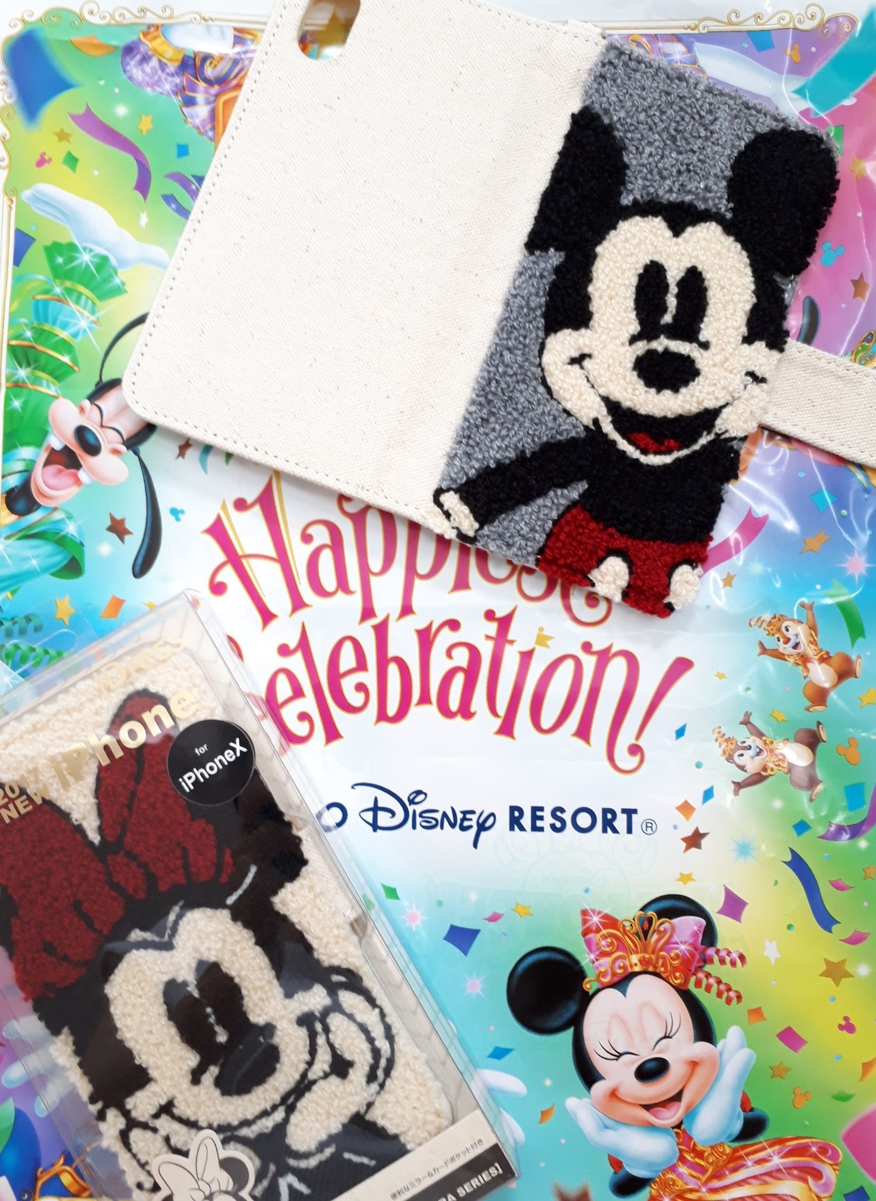 みんなと差がつく?!秋のトレンド「サガラ」のディズニースマホケース。