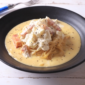 北海道生モッツアレラのカルボナーラ（1580円）