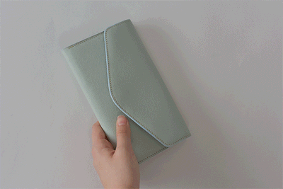 ガバっと開く小銭スペース