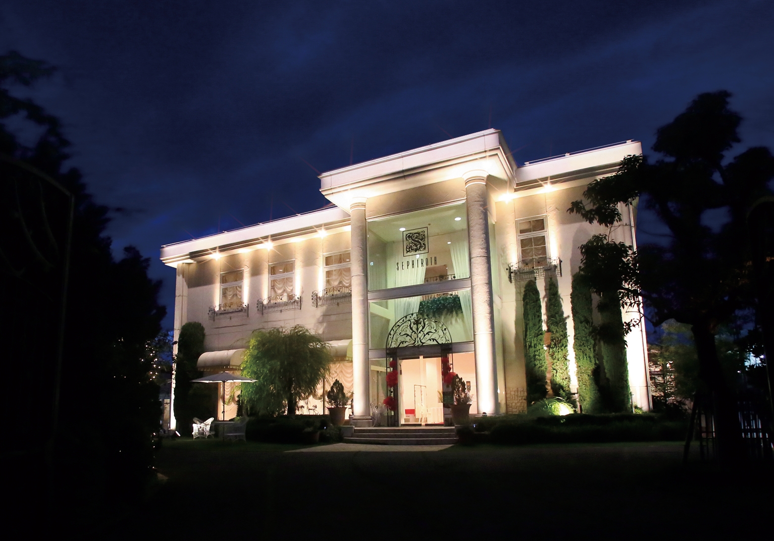 ライトアップが映える空間