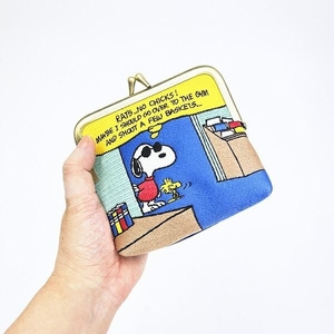 スヌーピーのレトロポップな刺繡がま口